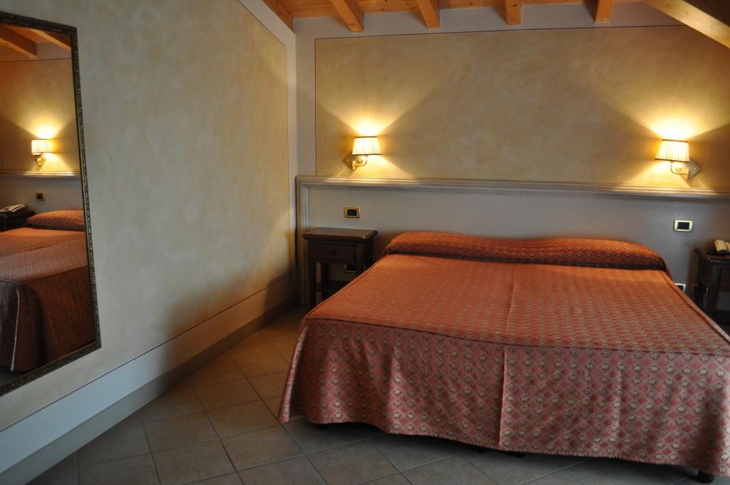 Hotel La Corte Bedizzole Cameră foto